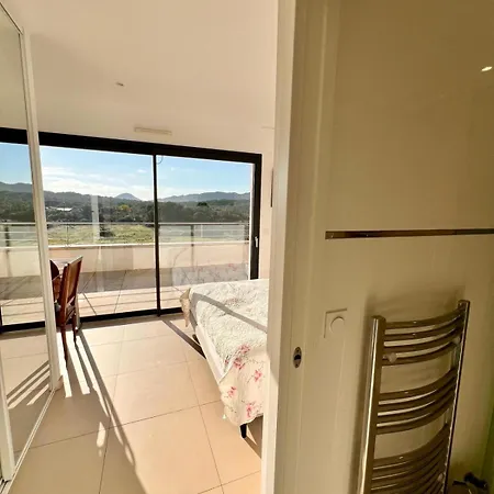 Stella Standing, Vue Panoramique