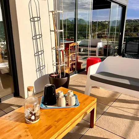 Stella Standing, Vue Panoramique