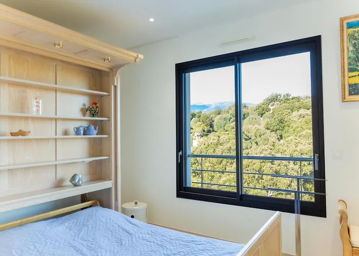 Stella Standing, Vue Panoramique *