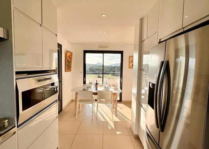 Stella Standing, Vue Panoramique